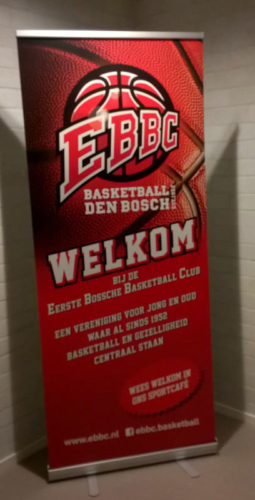 Foto van een staande banner van de eerste bossch basketbalclub