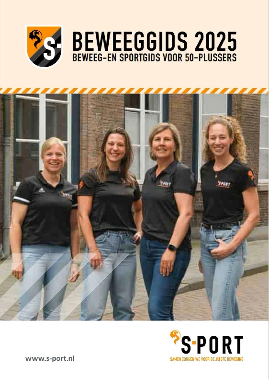 Omslag Beweeggids 50+ 2025 met vier Beweegadviseurs inwoners in beeld
