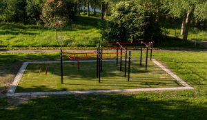 Bovenzijaanzicht van calisthenicspark Schout Dicbierlaan