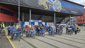 FC Den Bosch Foundation ontvangt via Bosch Sportakkoord cheque van voor Fietsmaatjes