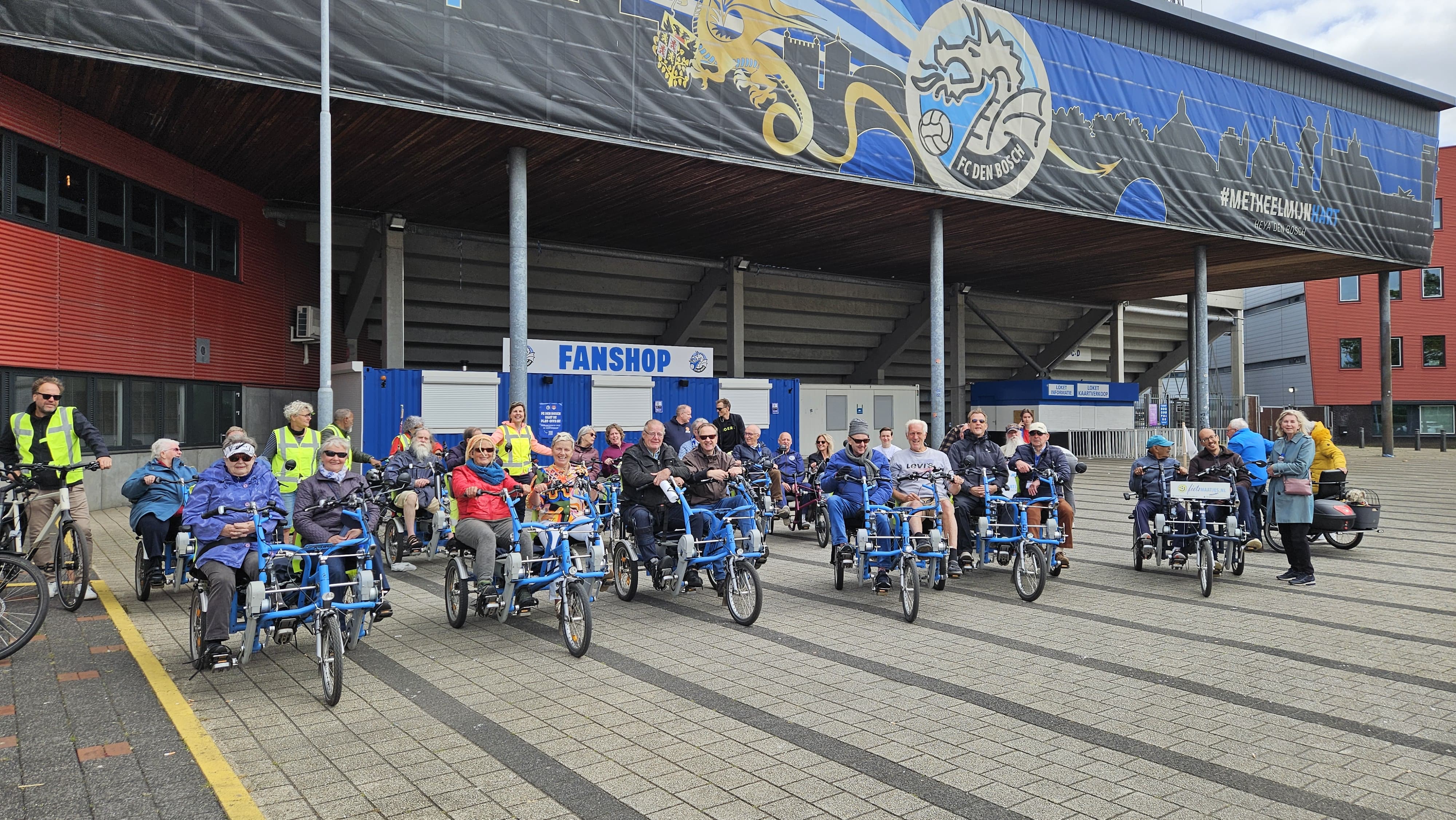 FC Den Bosch Foundation ontvangt via Bosch Sportakkoord cheque van 500 euro voor Fietsmaatjes.