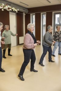 Linedancer Marja danst met haar vriendinnen