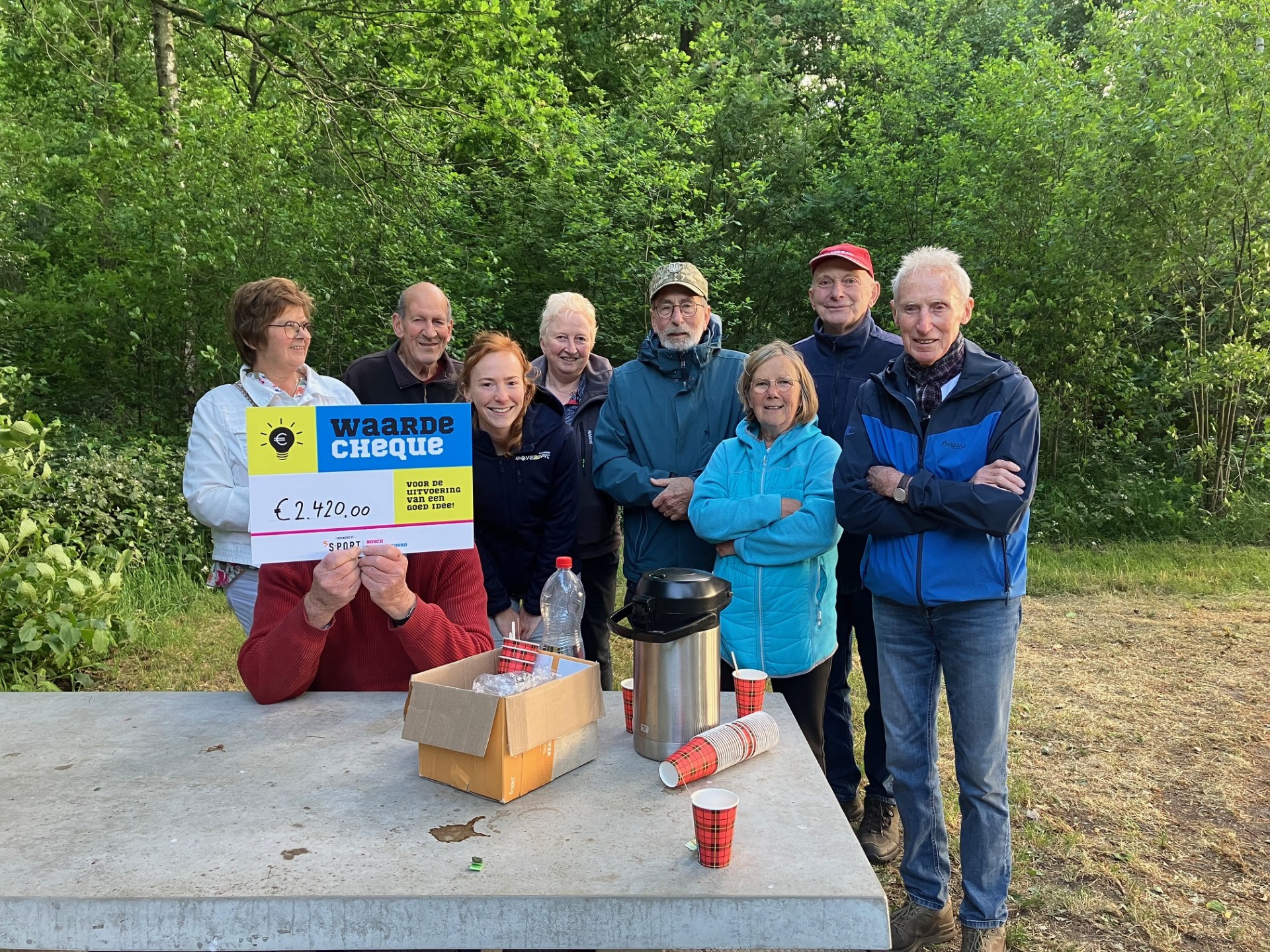 Move2BeFit ontvangt via Bosch Sportakkoord een cheque van € 2.420,-. 