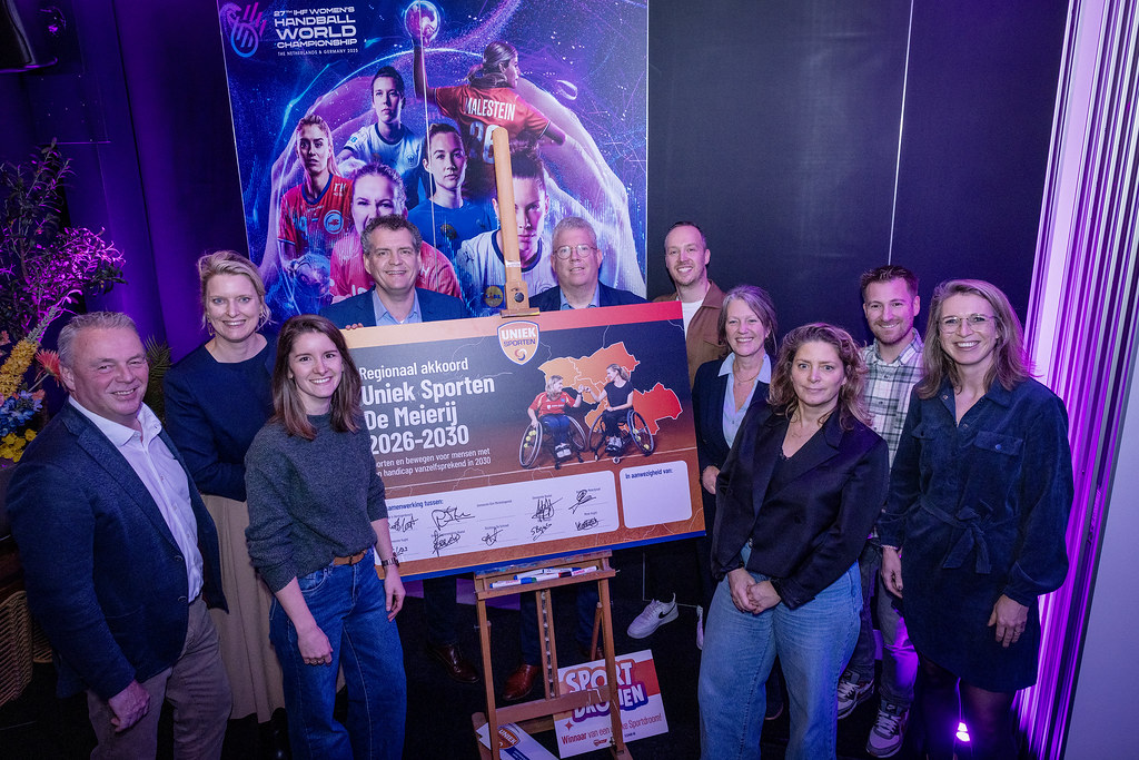 De samenwerkingspartners rondom het ondertekende Regionaal Akkoord 'Uniek Sporten De Meijerij 2026-2030'