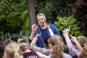 Lees hoe je een positief sportklimaat creëert voor sporters en vrijwilligers