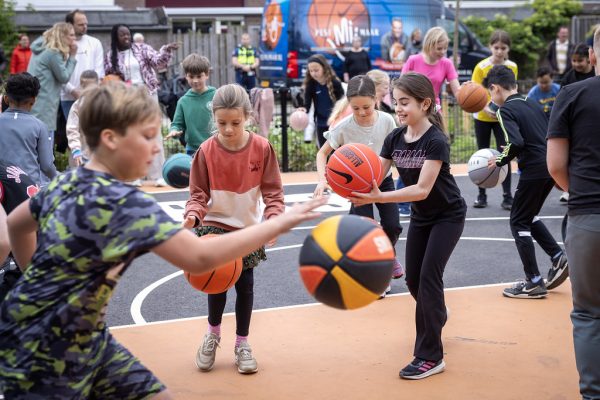 Kinderen spelen op een openbare beweegplek in ’s-Hertogenbosch
